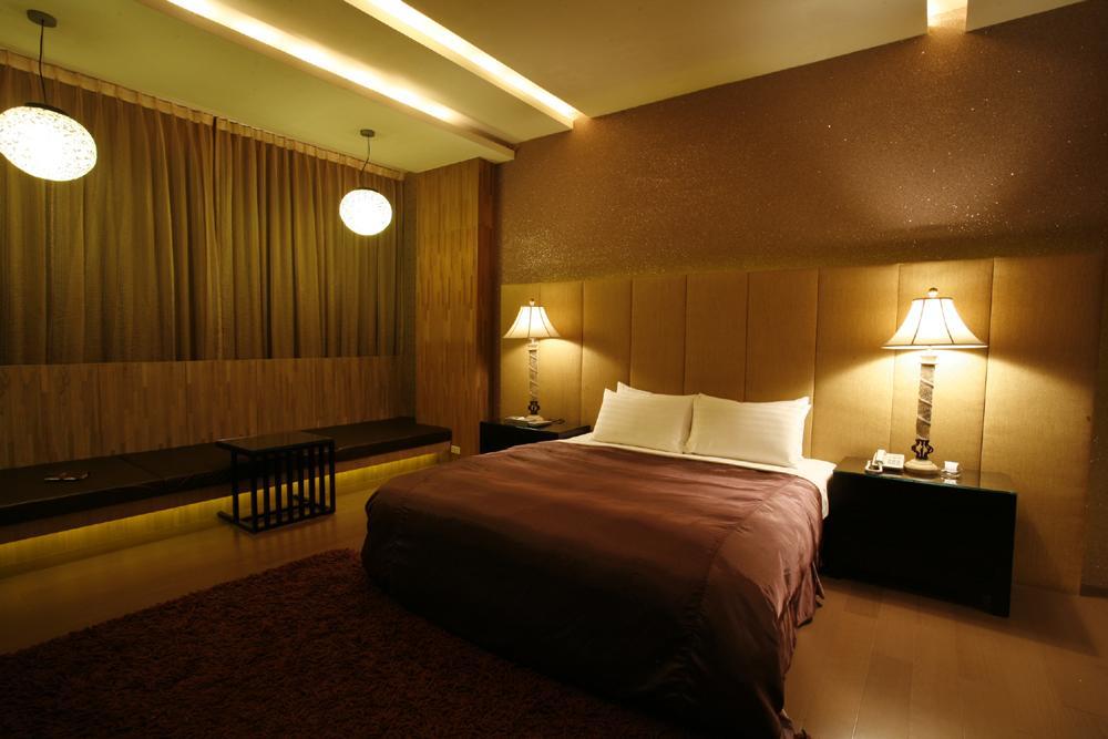 Chateau Boutique Motel Taichung Exterior foto